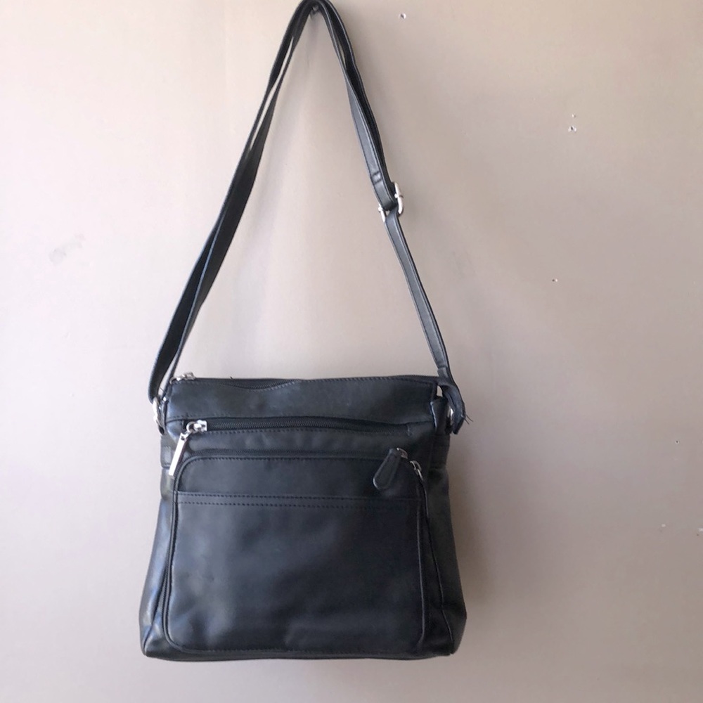 Giani Bernini Black Leather Shoulder Handbag Multi Pockets Adjustable Strap